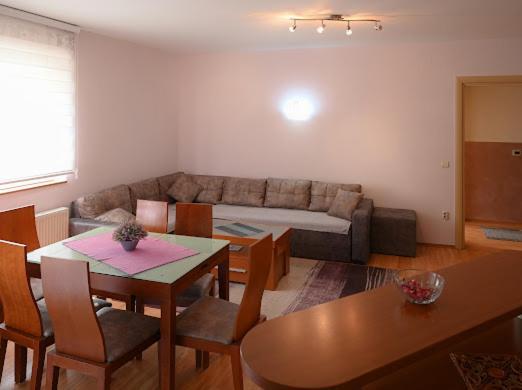 Mb Apartments Jagodina Buitenkant foto